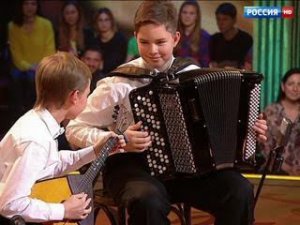 Антон Покатилов и Дамир Кутуев. Балалайка - Н. Будашкин "Плясовая" - Синяя Птица. Сезон 2015