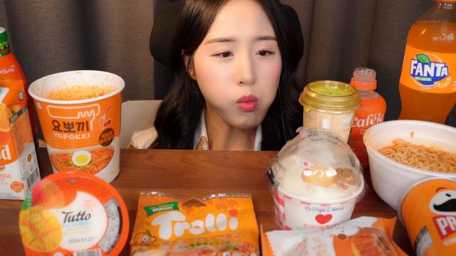 편의점 주황색 디저트 먹방?ASMR MUKBANGㅣ행운약과 휘낭시에 코코라카라 푸딩 컵라면 버터바ㅣORANGE DESSERT CONVENIENCE STORE