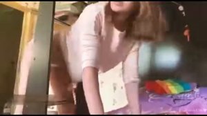 Застряла и он ей помог помощ не ожыдано