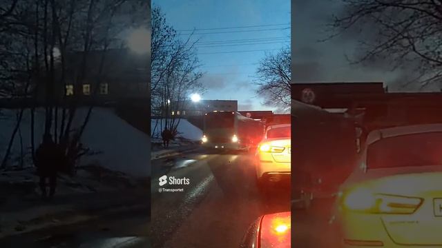 Автобус не смог вписаться под мостами по высоте #Shorts