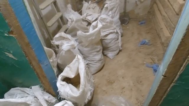 ОБОДРАЛ СТЕНУ ДО БРЕВНА.ПЕРЕДЕЛАЛ ВРЕМЕННЫЙ ВОДОПРОВОД. ПРАЗДНУЕМ РОЖДЕСТВО ХРИСТОВО. СЕРИЯ 70 смотреть онлайн