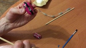 Как снять пластмассовый чехол с Airpods