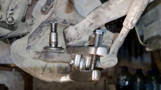Замена шаровой и нижнего рычага передней подвески на Mercedes-Benz W220 S320cdi