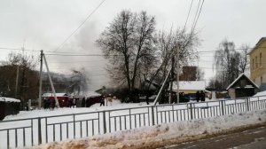 Дом горит на улице Гужевая в Нижнем Новгороде