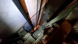 Зачем лифту два ограничителя скорости? Ловители противовеса.