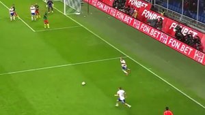 Дебютный гол Чалова за сборную принес России победу над Камеруном 1-0