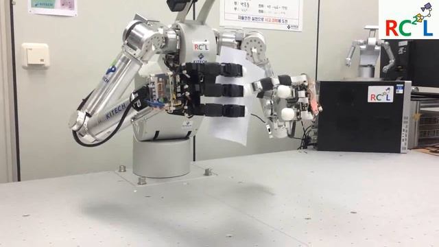 Dual Arm Robot: pick up a piece of paper смотреть онлайн