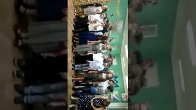 Праздник Нового Года в лицее 5 г.Подольск, в коридоре.А где ёлка,д.Мороз, Снегурочка? Такой праздни смотреть онлайн