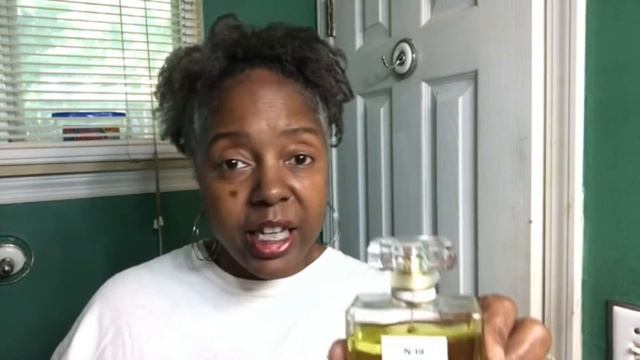 Chanel No.19 VS Chanel No. 19 Poudre ? смотреть онлайн