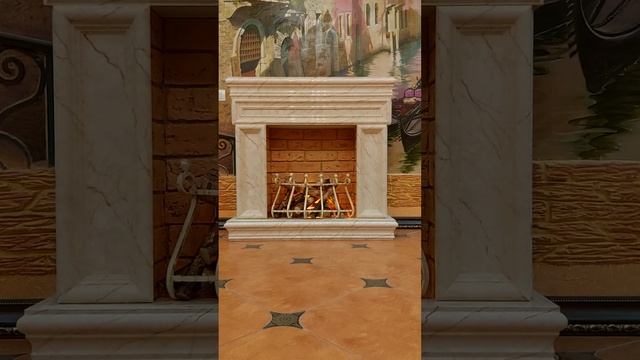 Камин мрамор бежевый, кирпич желтый
