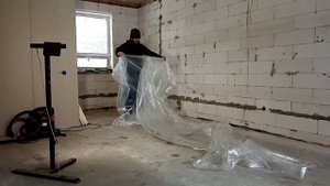 22. Утепление полов по грунту. 10см эппс. Достался кривой материал.