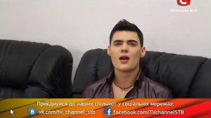 Кирилл Каплуновский исполняет авторскую песню.