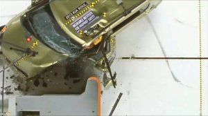 Краш тест KIA SOUL ( перекрытие 20% )