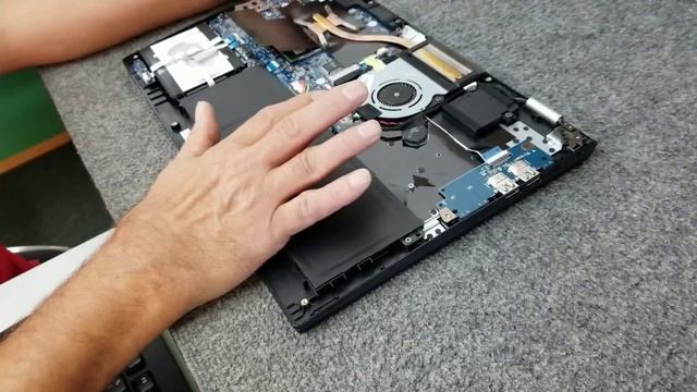 How To Upgrade Hard Drive to SSD in Acer Spin 3 Laptop смотреть онлайн