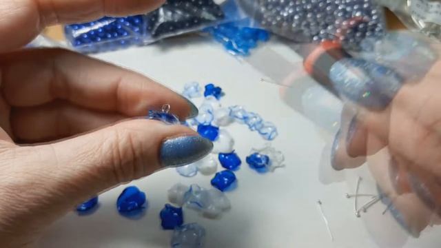 Красивый браслет# бусины и цветочки из пластиковых бутылок # необычно, оригинально! смотреть онлайн