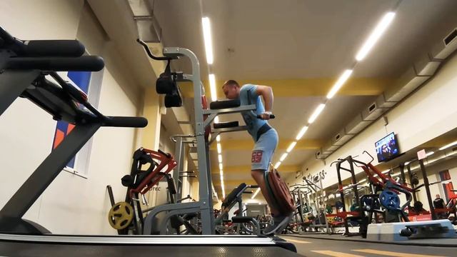 Отжимания на брусьях +60 кг 8 раз смотреть онлайн