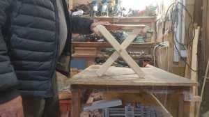 Деревянный складной стульчик.