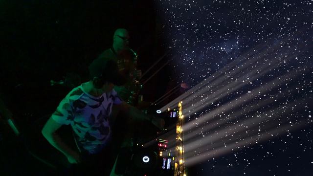 Клубнячок на саксофоне - диджей и саксофонист клубная музыка смотреть онлайн