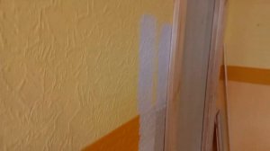 Как установить дверь ровно если стена неровная.