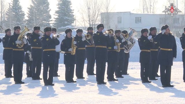 Торжественная церемония вручения боевых знамен