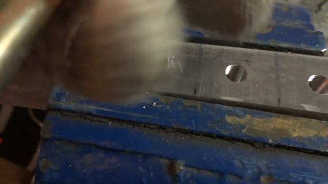 Нарезаем резьбу в аллюминии смотреть онлайн