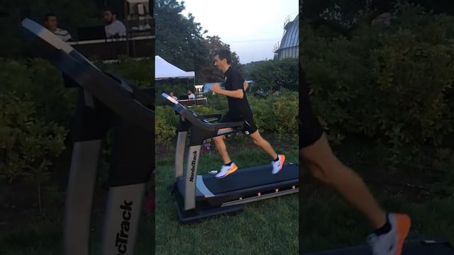 Александр Кузин тестирует Nike LunarGlide 6 на беговой дорожке смотреть онлайн