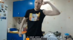 Андрей показывает бицуху на протяжении 24 секунд