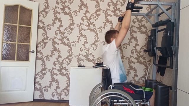 Упражнение с крючками у шведской стенки и на турнике смотреть онлайн