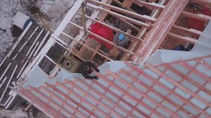 Обзор дома из кирпича. Крыша дома. Устройство шахт вентиляционных каналов.