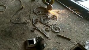 скромный и богатый варота