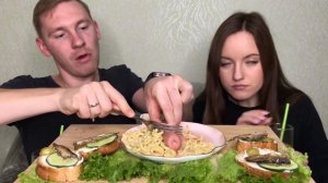 МУКБАНГ БУТЕРБРОДЫ МАКАРОНЫ С СОСИСКАМИ ответы на вопросы | MUKBANG SANDWICHES PASTA AND SAUSAGE