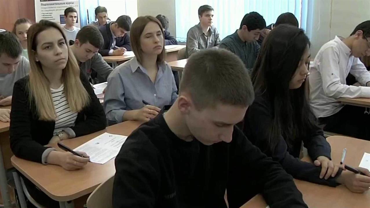Школьники в десятках городов страны стали участниками Всероссийской акции "Проверь ПРАВО-знание"