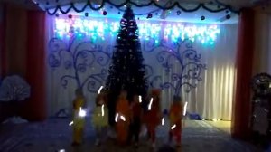 Танец огоньков новогодний утренник детский сад Тополек г.Обь воспитатель Менглиева Наталья