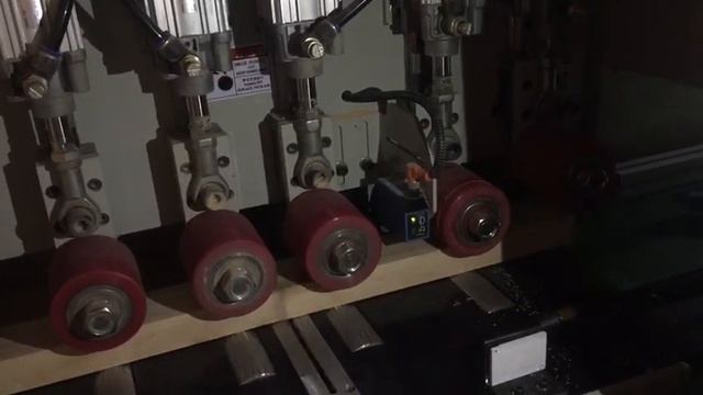 Автоматический торцовочный станок оптимизатор для вырезки дефектов по мелкам ECOWOOD CFS 100 PRO смотреть онлайн