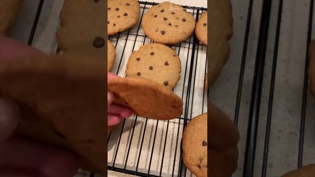 Печенье с шоколадной крошкой?#печенье #печеньесшоколадом