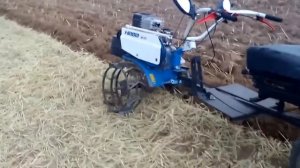 Вспашка ржаного поля мотоблоком Нева с адартером