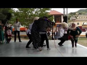 Весёлые танцы в горном селе Дагестана !!