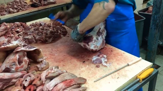 Обвалка свиных голов смотреть онлайн