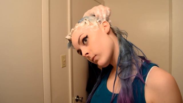 How to Bleach Hair White! Bleaching Tutorial смотреть онлайн