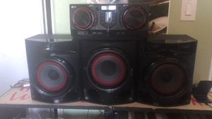 LG XBOOM CJ45 Extreme Power Party System: 50% Volume Level