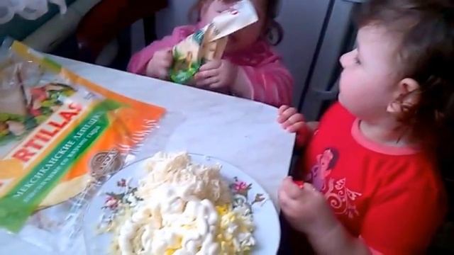 Мексиканская тортилья с начинкой.