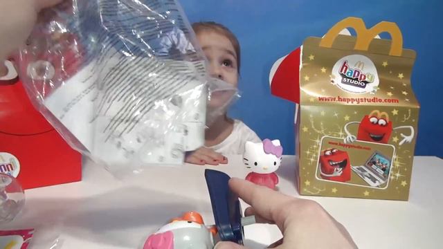 Хэппи мил. Арина открывает игрушки Хеллоу китти из Макдоналдс | VLOG | Happy meal hello kitty смотреть онлайн