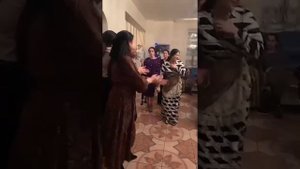 Цыганочка классно танцует дома на празднике ?⚜️?