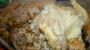 Курица, фаршированная картошкой в духовке