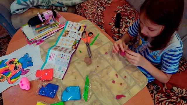 Ежик из воздушного пластилина.