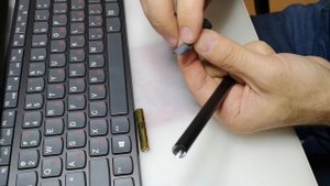 Установка (замена) батарейки в стилусе от Lenovo Yoga A940-27ICB