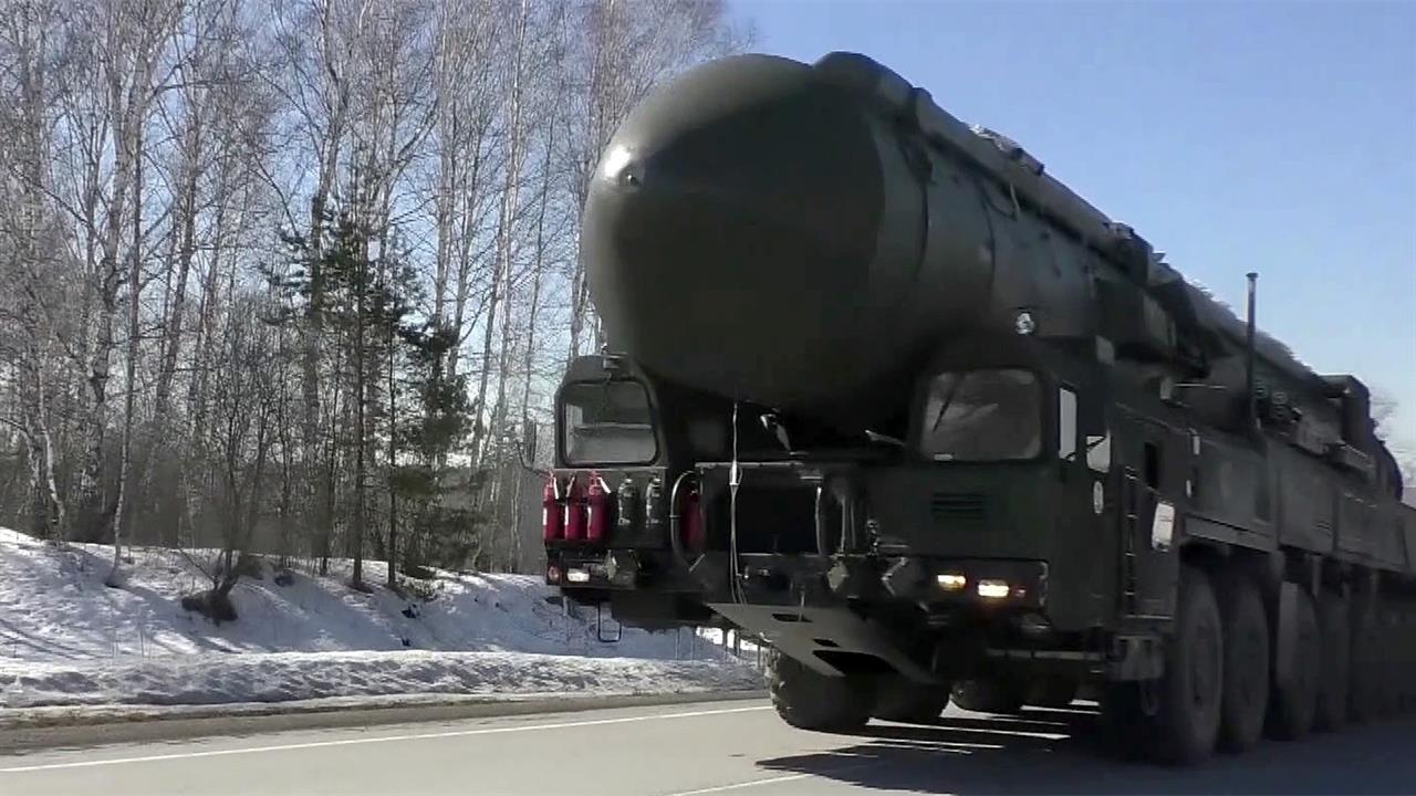 Российские военные проводят учения со стратегическими комплексами "Ярс" в Новосибирской области