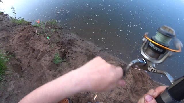 КАК ПОЙМАТЬ ЛЕЩА В МАЕ НА ФИДЕР? НАШЕЛ ЛОГОВО КРУПНОГО ЛЕЩА! МОЙ САМЫЙ КРУПНЫЙ ПОЙМАННЫЙ ЛЕЩ! смотреть онлайн