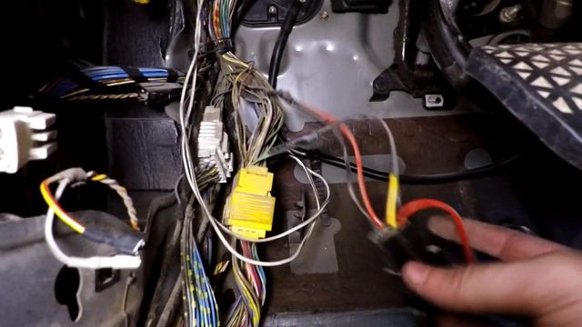 BMW E34 дыры в полах и порогах. Как удалить нештатную сигнализацию. смотреть онлайн