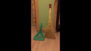 Веник и совок не хотят убираться на протяжении 10 минут